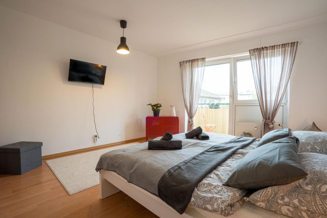 Grosse Louise In Der Neustadt Fuer Familien & Kinder Дрезден Екстериор снимка